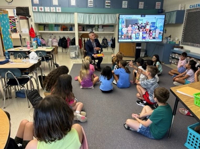 Mr. Finger visited each classroom in the school to kick off the 2023/2024 school year! He read a book about friendship and then brainstormed with the class what they think makes a GREAT friend. The story and conversation were a great way to continue to build school community!