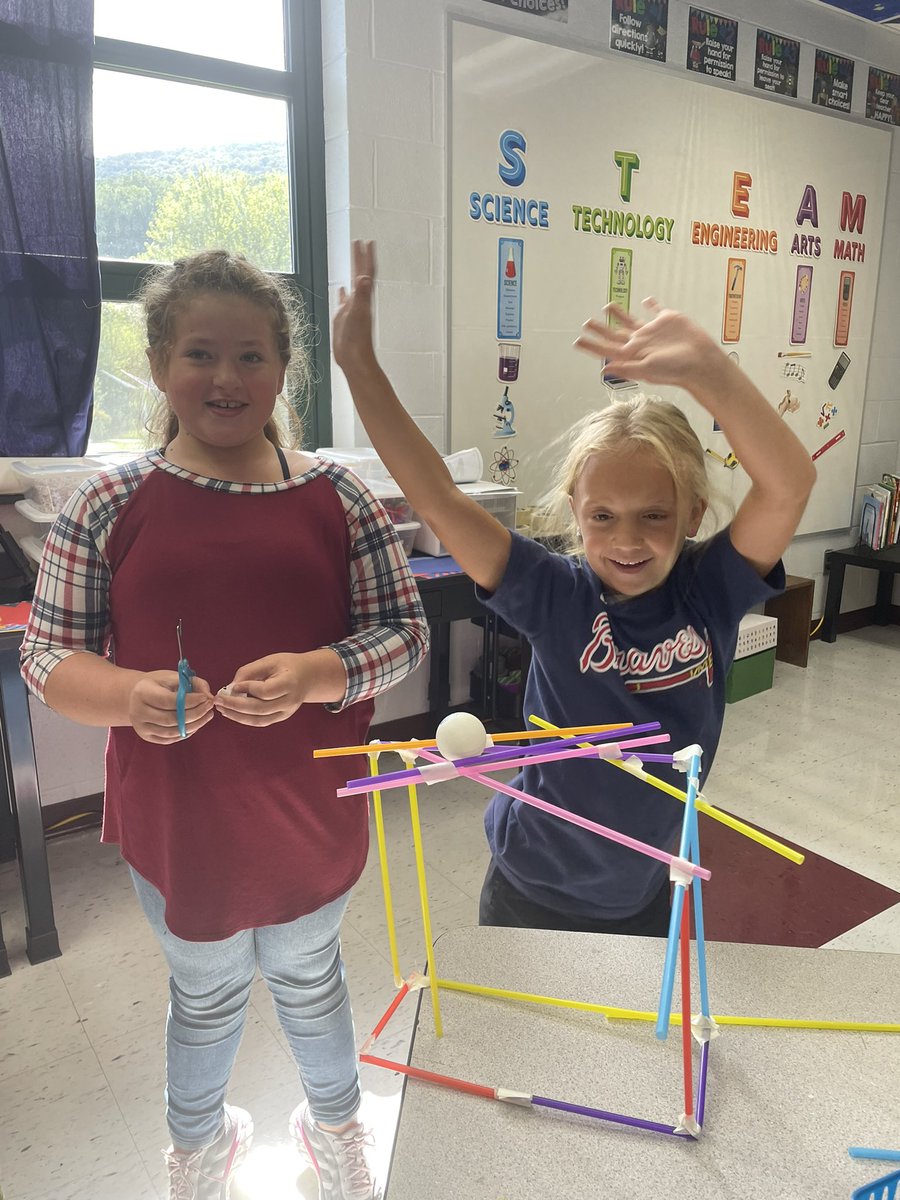 ChristineMatash's tweet photo. Witnessed some incredible problem-solving skills from our 2nd graders! They tackled the #StrawChallenge with creativity and teamwork, building bridges, towers, and more. #STEM #STEAM #BlackhawkPride #SoaringHigherTogether https://t.co/ygi2GnMi9z