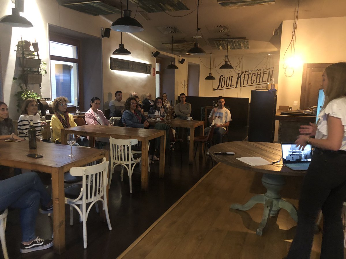 RuthRuthpindado's tweet photo. @Juliet_PL no es orgullo de tía, es la absoluta convicción de su gran valía. Enorme con su ponencia “Mujeres en la arquitectura”. @SoulkitchenAv @Mujeresenigual2 #juntas https://t.co/hTYuJDY3yI