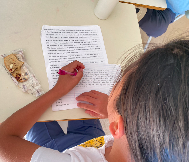 BPSHawks6's tweet photo. Students building their literacy skills by reading, listening and watching materials and then discussing and supporting their opinions. #BPSHawks6 #BPSHawksLearn #WeAreCBE https://t.co/QXWOcffssM