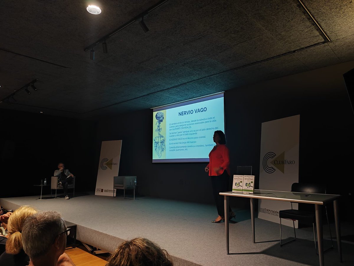 L_TORRADO's tweet photo. Lleno absoluto en la ponencia de la doctora @loladelapuerta1 en el #ClubFaroDeVigo (@Farodevigo), donde presentó #UnIntestinoFeliz, un #libro editado por @HarperCollinsIB que ya se ha convertido en todo un referente en el estudio de la #microbiota y la relación intestino-cerebro. https://t.co/WJqsogRXMg