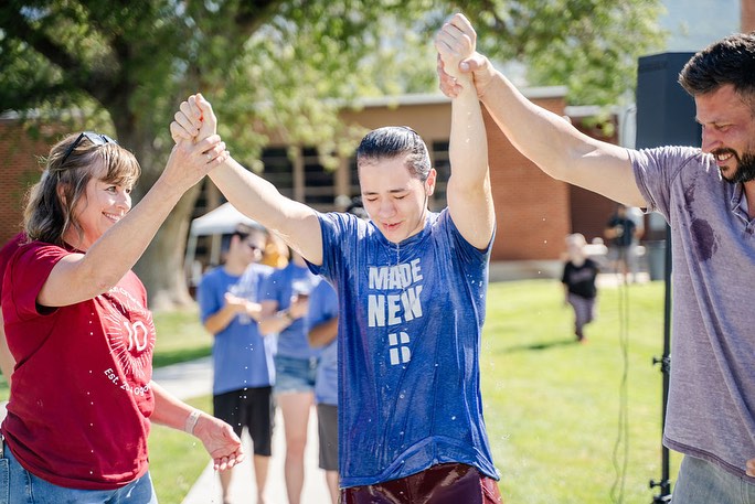 sendnetwork's tweet photo. 10 years ago, Bobby Wood and a few friends started praying about planting a church in Ogden, Utah. Now, @RedemptionUtah celebrated their 10 year anniversary with 7 baptisms and hundreds of people gathered together. God's faithfulness is on display through His people! https://t.co/u7qqM6vNLJ