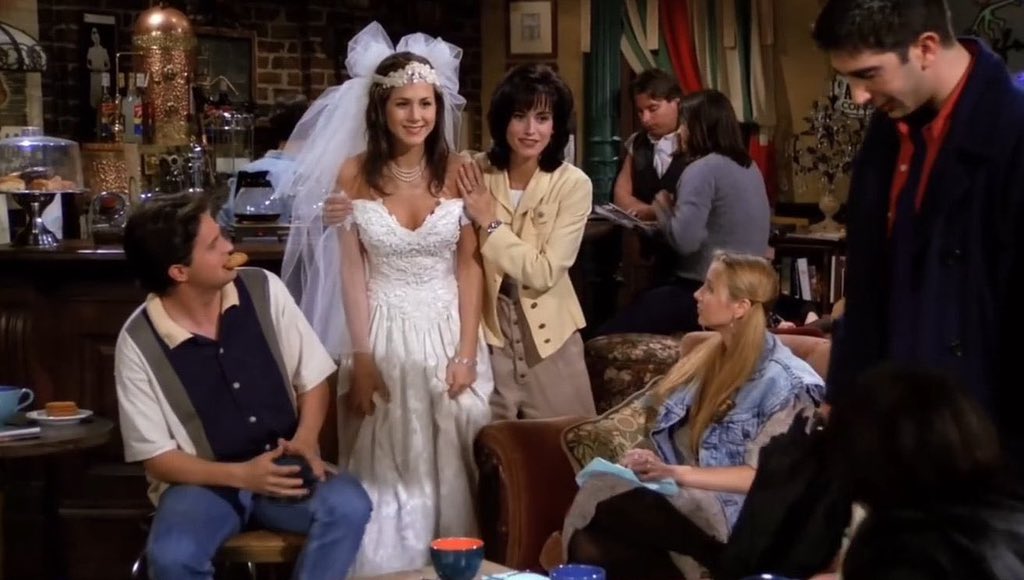 Friends, 29 yıl önce bugün ilk bölümü yayınlandı. Hikaye Rachel Green’in düğününden kaçıp Central Perk'e gelmesiyle başladı. 
(22 Eylül 1994)