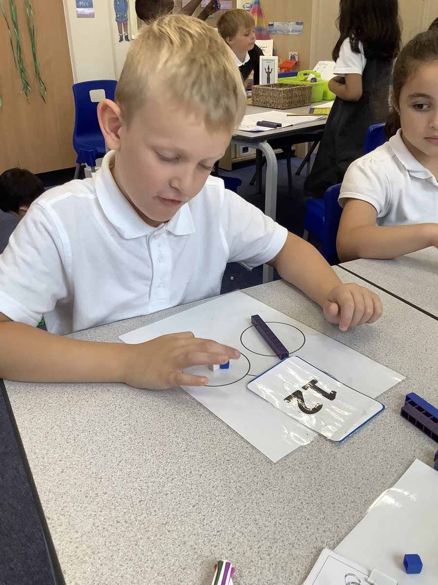 PindersPrimary's tweet photo. In Y1/2 we have been learning about place value. #PPMaths https://t.co/nRqUq5ajun