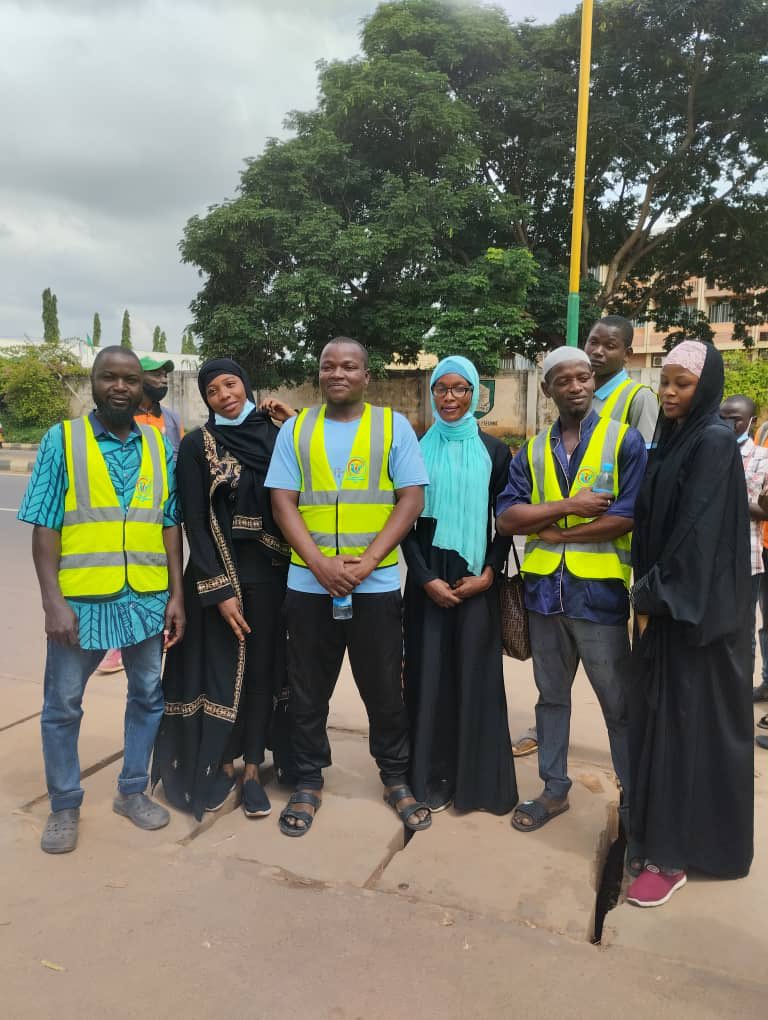 SustyVibes's tweet photo. Waste bagged! 👝
We were joined by many amazing people in 📍Kaduna for our street conference. Swipe to see the moments! 📸
#WorldCleanupday2023 #SustyVibesWCD2023 #SustyVibes #staredownonpollution #NorthernVibers #celebrateearth https://t.co/VDLexuerp9