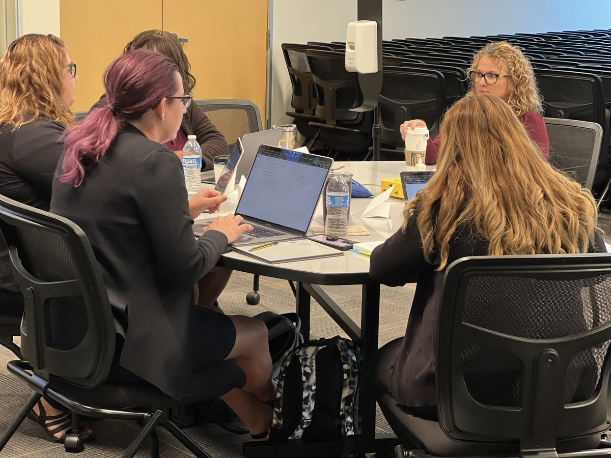 JaniceMCase's tweet image. Let’s play….
“Can you identify the facilitator?”
Learning is social- and social means that the learners are driving!
THAT is what happens when @CtrEdEcon engages adults in our partner districts. 
How does adult learning look in your district?
#learningtoleading #nisl