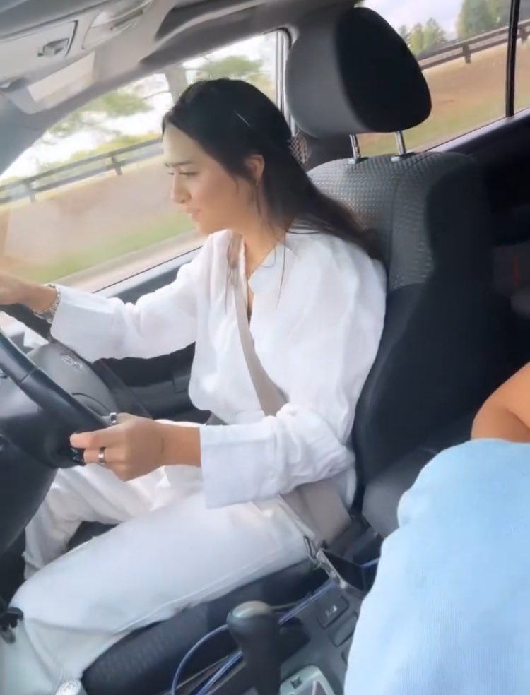 cachfer's tweet image. Poché                                  Poché
          driving                         driving me crazy