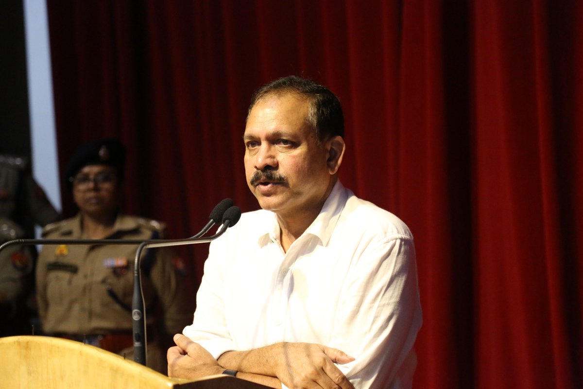 बच्चों की सुरक्षा से संबंधित "शक्ति दीदी प्रोजेक्ट" के संदर्भ में आज दिनांक 21.09.23 को मुख्यालय यू0पी0 112 के सभागार में WCSO/1090 द्वारा प्रदेश के 68 जनपदों के पुलिस अधि0/कर्म0 का एक दिवसीय प्रशिक्षण कार्यशाला (प्रशिक्षकों का प्रशिक्षण) का आयोजन यूनिसेफ के सहयोग से किया गया।