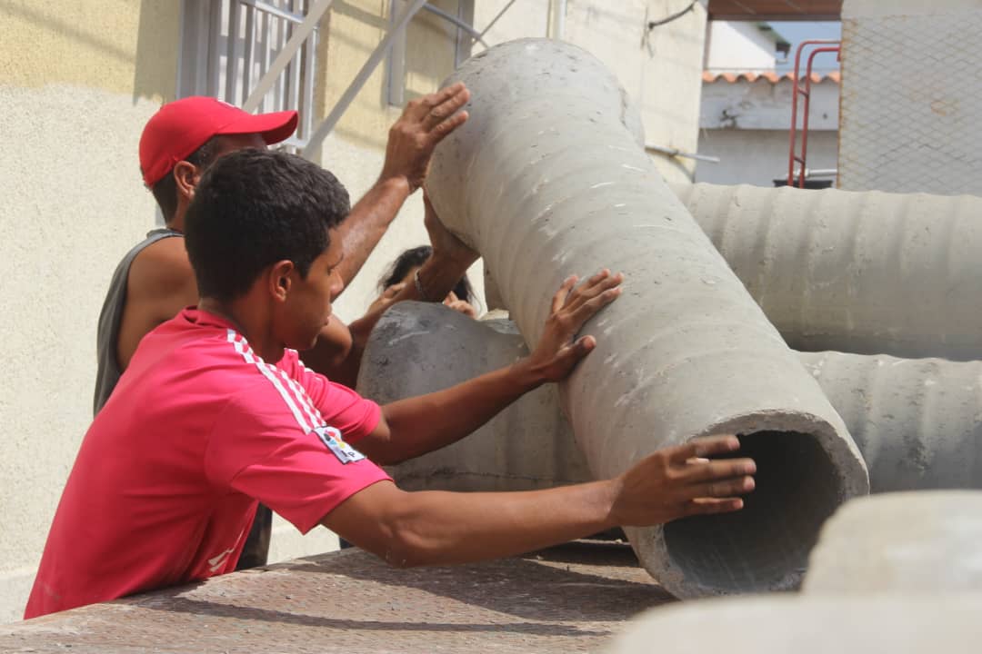 #CogeDato 🤳 Está es la 5️⃣ta Obra de colectores que se ejecuta en la comunidad de Piñonal durante septiembre totalizando el reemplazo 4️⃣8️⃣5️⃣Mts lineales de tuberías para aguas servidas, en labor conjunta con @minaguasoficial  

@RafaelMaracay21 
@RMarcoTorres
#Maracay
#Aragua
2/2