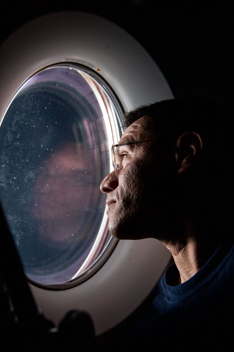 Frank Rubio looking back on our home. 🌎 The NASA astronaut has now been in space for 365 consecutive days. A spaceflight record for an American astronaut. 📸: NASA