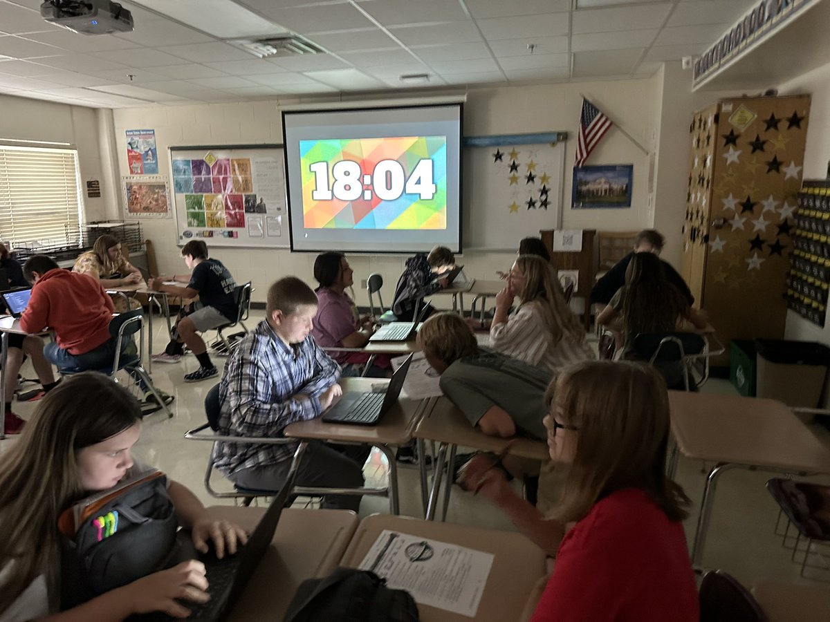 mmshistorybuff's tweet photo. Students assigned roles of “researcher” and “recorder” to complete the latitude and longitude pre test on a timed assignment. #Geography #SocialStudies #teacherlife https://t.co/CW5qxmJACE