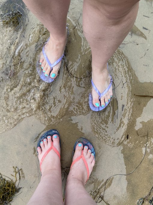 @SLT_feet we finally got to play in the ocean together https://t.co/qlLEKRS3Yg<a class="tags" href="/tag/slt_feet">@slt_feet</a>