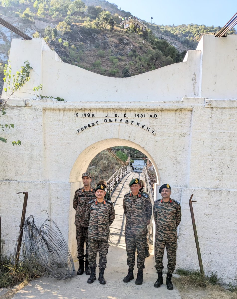 NorthernComd_IA's tweet photo. LtGenUpendraDwivedi, #ArmyCdrNC, accompanied by GOC #Vajr Division visited Tithwal Chilehana Crossing Point(TCCP) on #Kishenganga River and a formation HQ in #Tangdhar, #Kupwara #JammuAndKashmir to review the operational preparedness.

The Army Commander commended and felicitated the troops for their sustained efforts and synergy among all forces in dominating the area.

#Cohesiveness 
@BSF_India
@ChinarcorpsIA
@adgpi