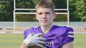 resilient333's tweet image. And suffering..."suddenly"💔😪
*Mason Martin - PA
*Karns City Senior Quarterback collapsed on the field during his team’s season opener
*September 1, 2023
*...he reportedly suffered a brain bleed and collapsed lung.
pennlive.com/highschoolspor…