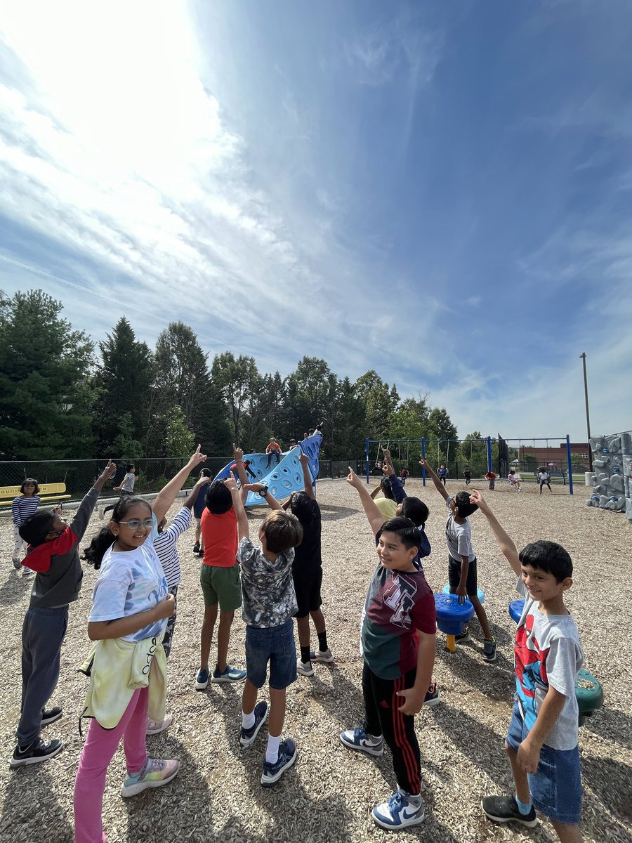 DrLFeld's tweet photo. Today at recess, we saw bats (we think?) and a rainbow! It was thrilling! 🦇🌈 https://t.co/y20v0blBZb