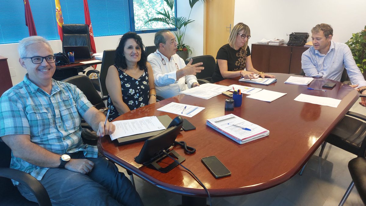 ppzarandona's tweet photo. Esta mañana reunión con @MarcoAntonioFE para abordas diversos temas de la pedanía que se encontraban paralizados. No paramos y seguimos trabajando por #Zarandona https://t.co/TSs5mvtDju