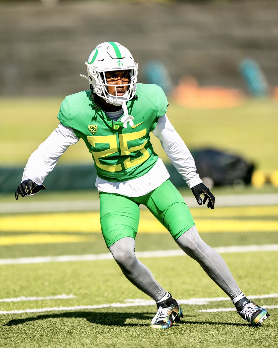 oregonfootball's tweet photo. breaking em in 

#GoDucks https://t.co/VokyAR6Z6U
