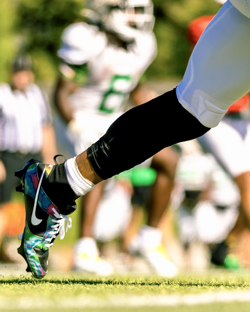 oregonfootball's tweet photo. breaking em in 

#GoDucks https://t.co/VokyAR6Z6U