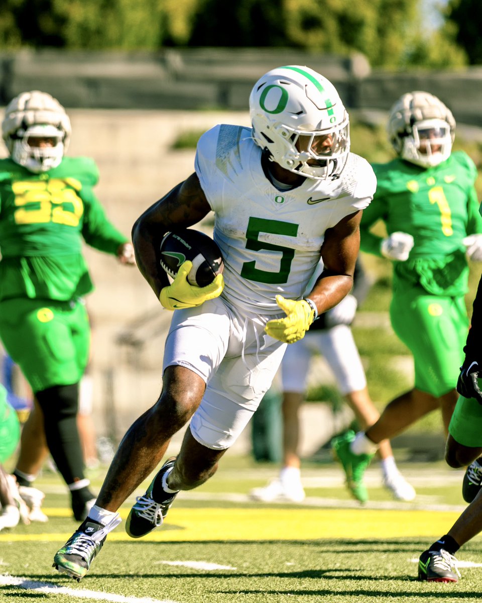 oregonfootball's tweet photo. breaking em in 

#GoDucks https://t.co/VokyAR6Z6U