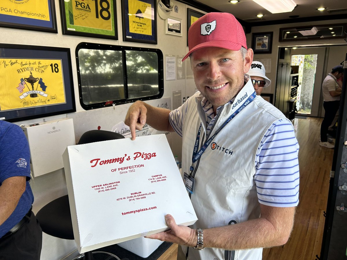 Thanks for the lunch delivery <a href="/BoHoag/">Bo Hoag</a> <a href="/NCHC_Golf/">Nationwide Children’s Hospital Championship</a> .. Truck Tommie did NOT make this pizza but <a href="/TommysPizzaOhio/">Tommy's Pizza</a> did!!  #everybodyknowstherules #delicious
