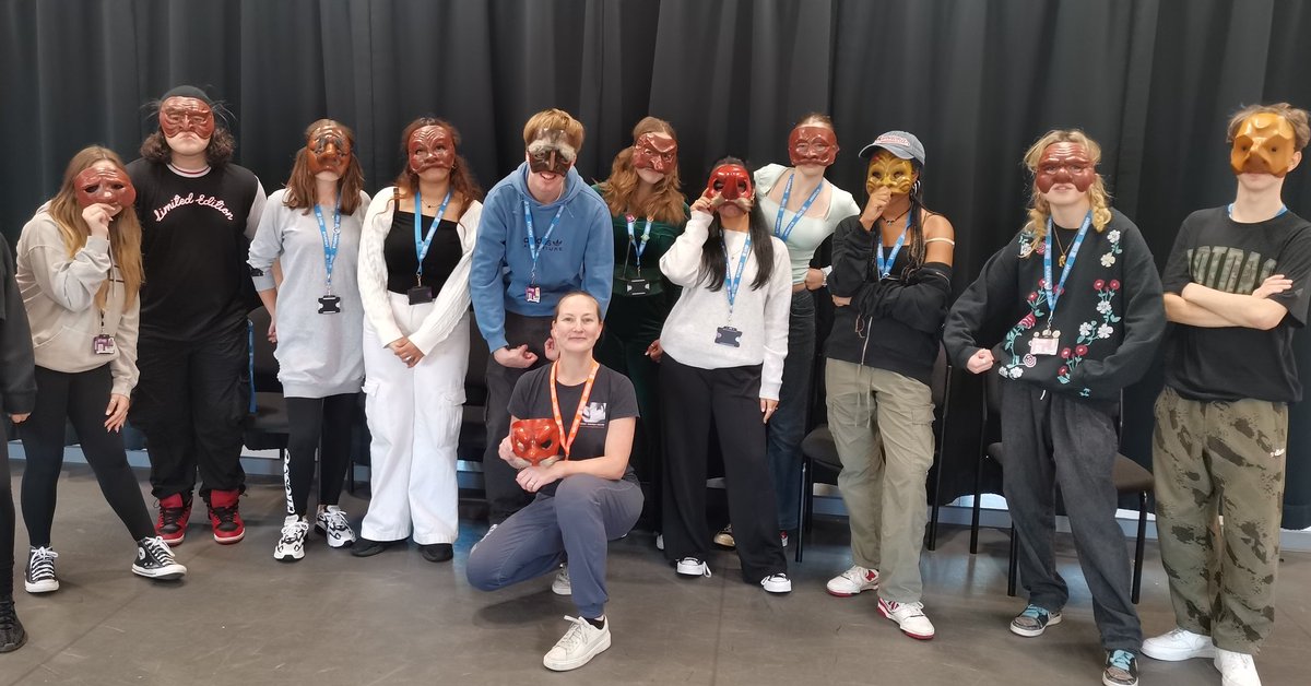loretoperf_arts's tweet image. An amazing workshop @loretocollege from Cheryl @learningmasks

Here are some of our fabulous lower sixth Alevel drama students in commedia masks.