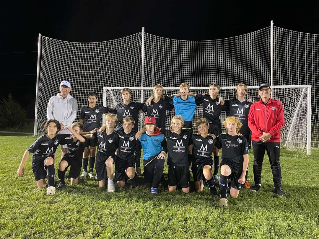 MissionRsrch's tweet photo. Another fun and exciting year of @CollingwoodUSC soccer comes to a close as the U14 boys' travel team wrapped up their season last night. So proud to be a part of it alongside our boys, their coaches, and the whole Collingwood United community! https://t.co/xpFn4BejSU
