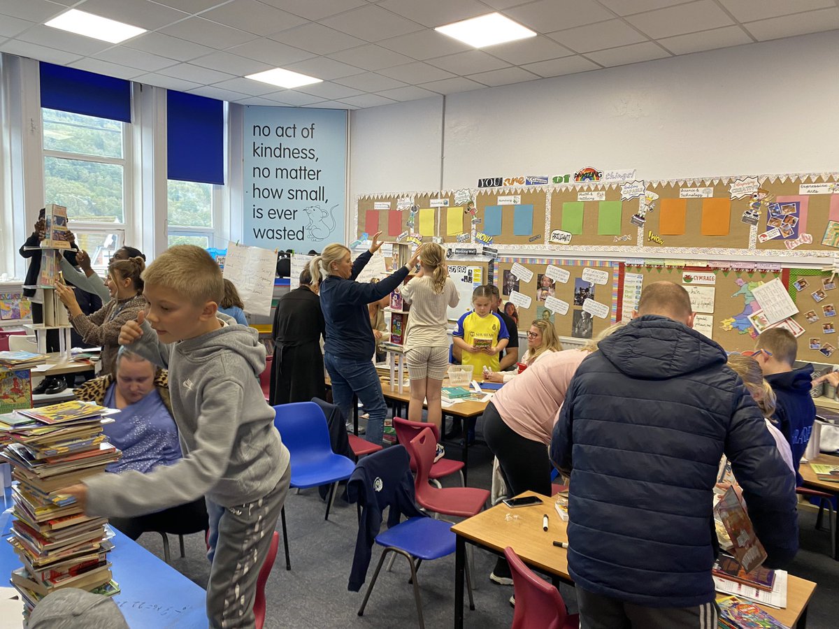 Pengeulanpri's tweet photo. Parental engagement at its best #dropins #pengeulanway https://t.co/uFu1tHBYaC