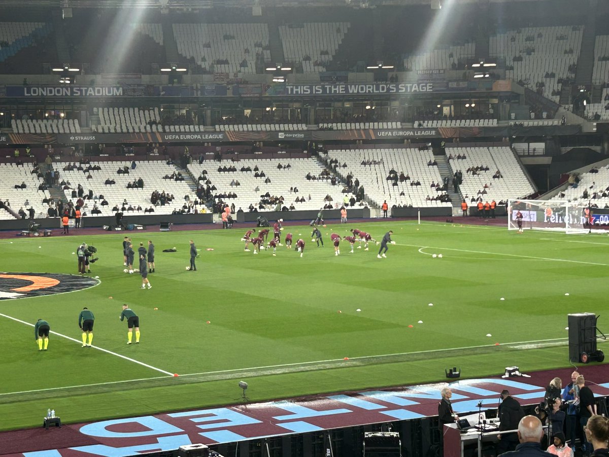 HFT_WHU's tweet photo. European nights are back again - 
⚒️COYI ⚒️ https://t.co/UFA9WNJ4vr