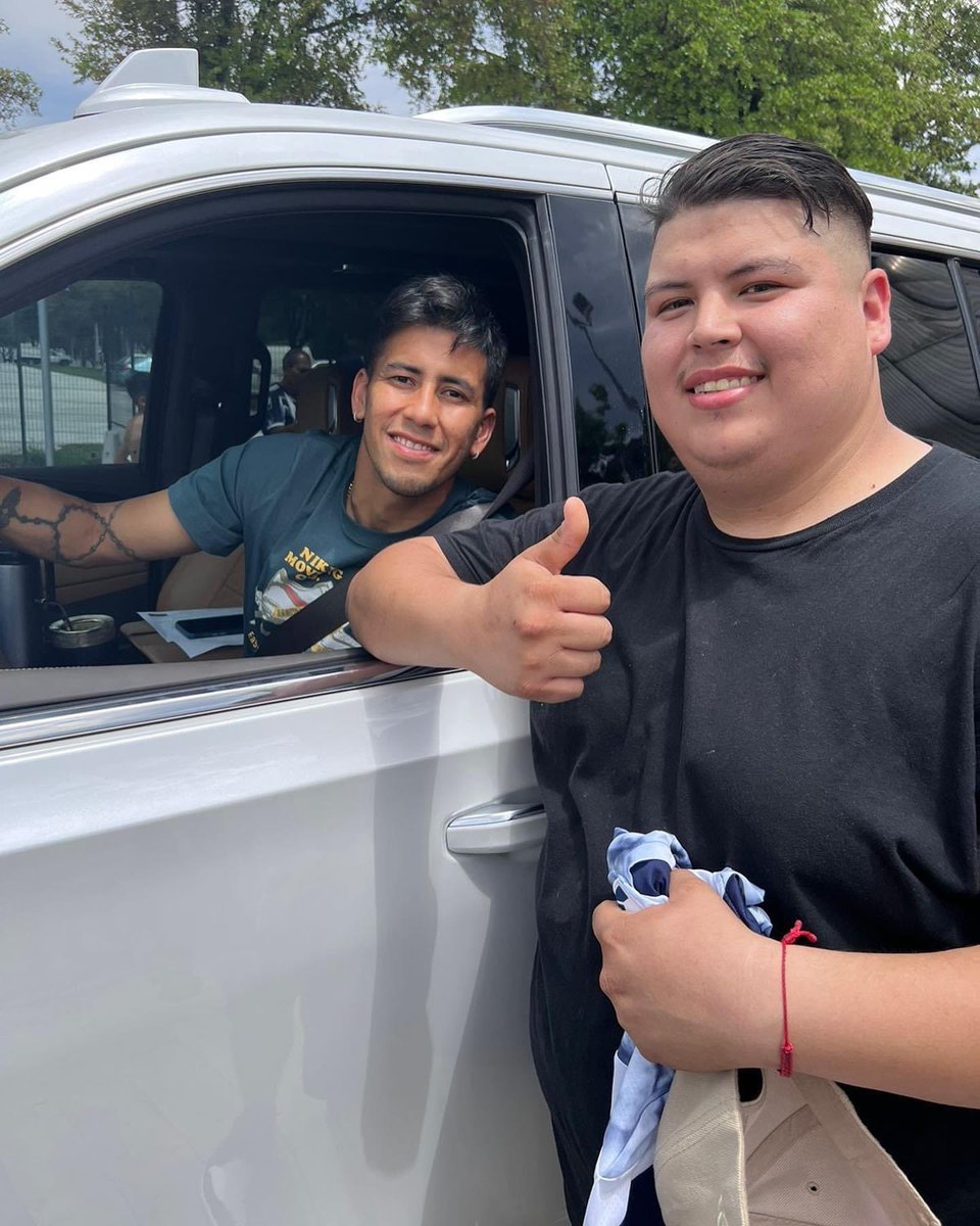 Edwin_lerma7's tweet photo. @SergioADippW @calientesports mi jugador favorito es el emperador maxi meza ⚪️🔵🔥#MásAcciónMásDiversión https://t.co/pRmg5bMcEn