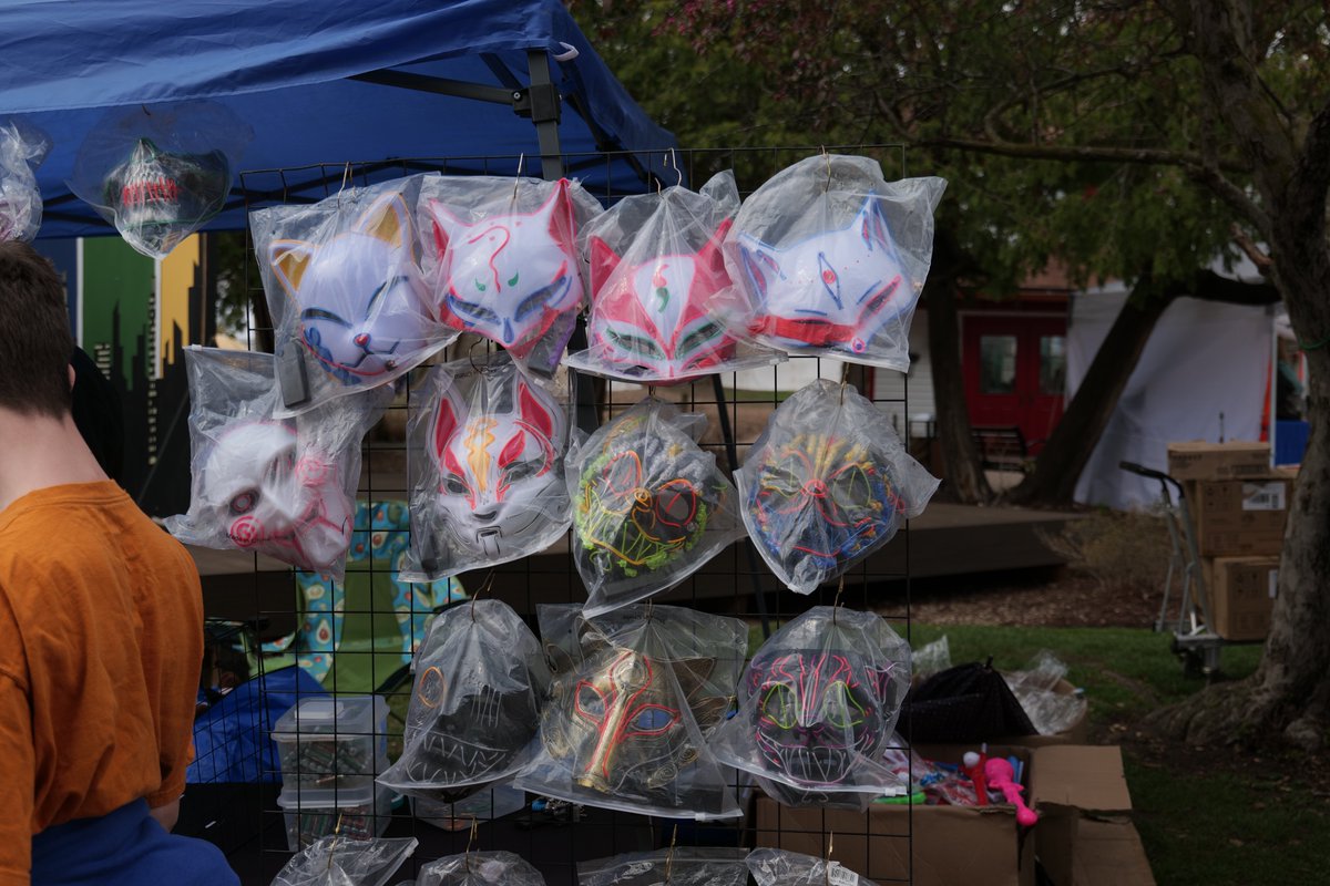EEVProductions's tweet photo. Some awesome anime mask for sale during the Canterbury Village superhero weekend. I apologize as i dont know the proper name for these. They look amazing however.
#mask #Anime #Coolmask #Canterbury #canterburyvillage #photo #picture #Superhero #Superheroweekend #Festival #Fun https://t.co/nMcC6JOIP8