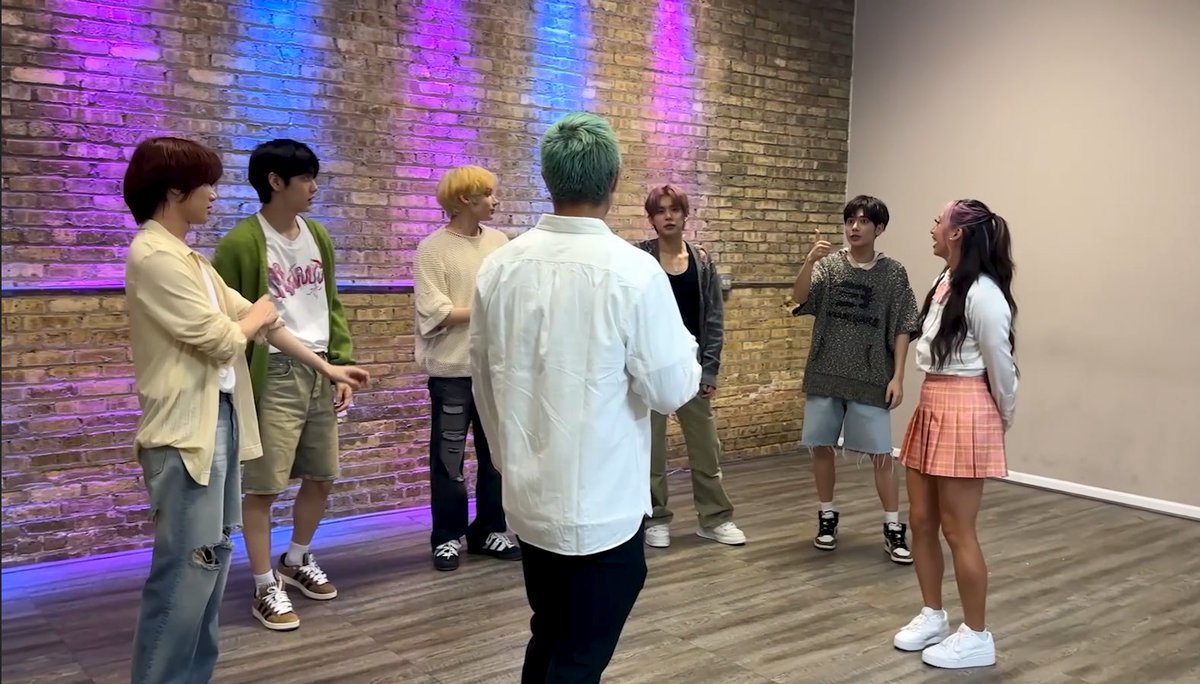 MOAPeruOficial's tweet photo. ❰ FOTOS ¦ 230920 ❱  

El youtuber estadounidense ZHC publicó fotos con TXT.  

"¡Nuestra colaboración con TXT está a punto de ser revelada!"
___ 
#TXT 
#투모로우바이투게더 
#TOMORROW_X_TOGETHER
@TXT_bighit @TXT_members

© MOA Peru https://t.co/FiWFhcnbma