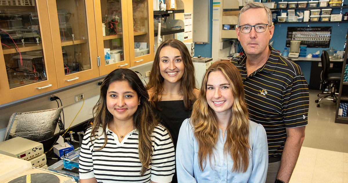 Mizzou Research (@mizzouresearch) on Twitter photo .<a href="/Mizzou/">Mizzou</a> Curatorsโ Distinguished Professor Chris Lorson and his team are forging a new path for development of a spinal muscular atrophy drug and  using a $4.3 million <a href="/NIH/">NIH</a> Blueprint for Neuroscience Research grant.
Read more about how this grant works: research.missouri.edu/news/chris-lorโฆ .<a href="/Mizzou/">Mizzou</a> Curatorsโ Distinguished Professor Chris Lorson and his team are forging a new path for development of a spinal muscular atrophy drug and  using a $4.3 million <a href="/NIH/">NIH</a> Blueprint for Neuroscience Research grant.
Read more about how this grant works: research.missouri.edu/news/chris-lorโฆ