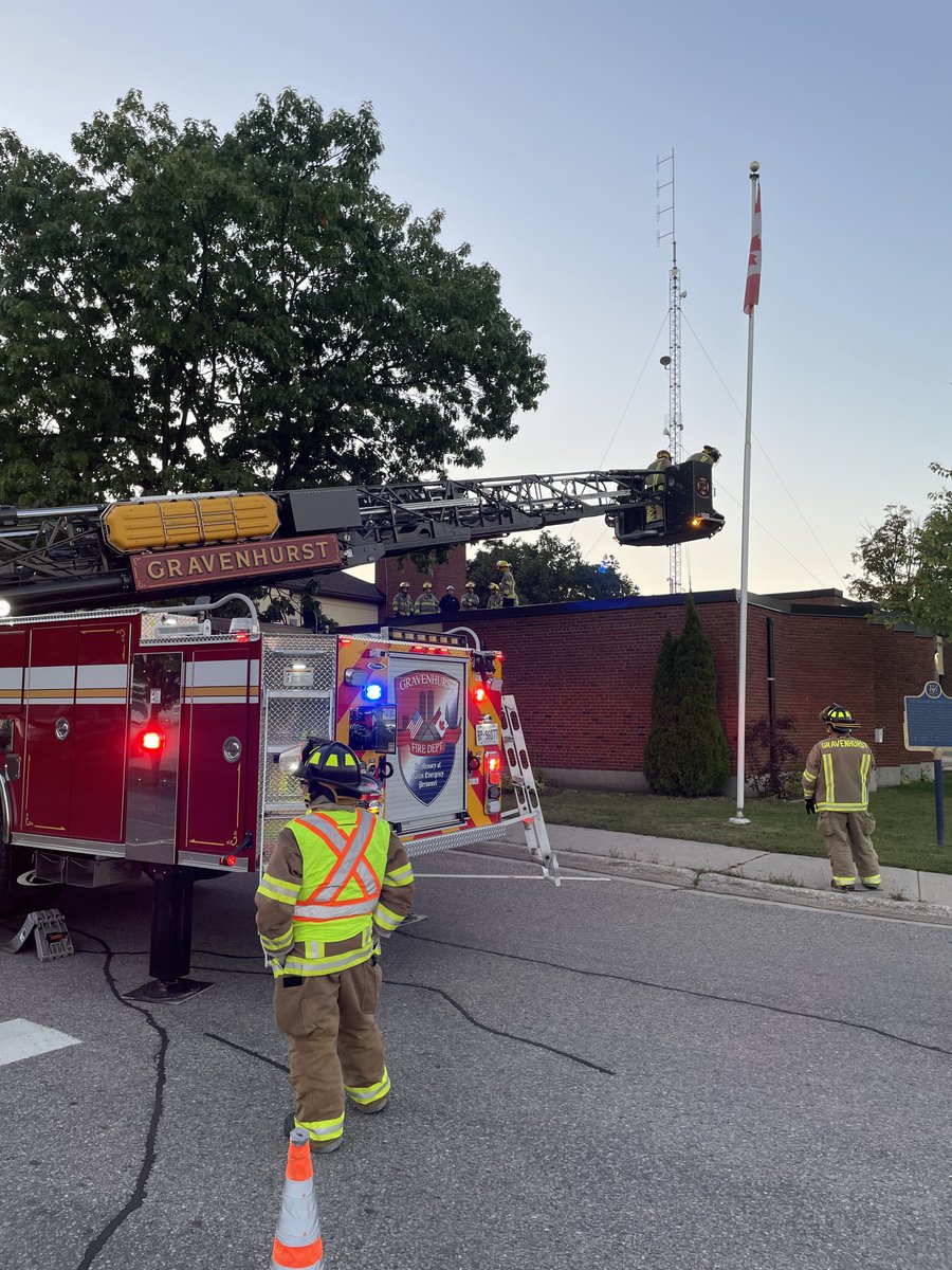 GFD crews honing their aerial apparatus placement & rescue skills at last nights training session. #ProfessionalVolunteers #LifeLongLearning #Gravenhurst #Muskoka