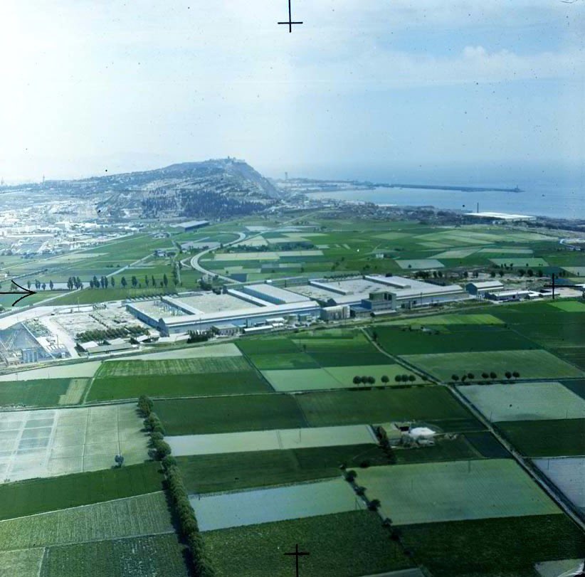 Impressiona veure la Seat rodejada de camps de conreu amb Montjuïc al fons

La Zona Franca, Barcelona 1961. 

📸 TAF