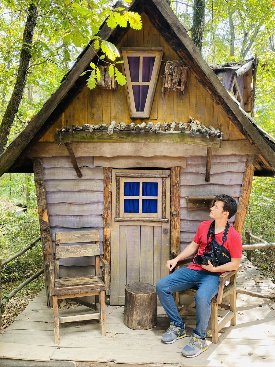 Eski yörüklerin tabiriyle;
Başımı sokacak kadar, 40 pencereli, tek göz evimi buldum işte.. Yeni adı artık “tiny house” oldu. 

📍#Gamonya #tinyhouse #minimalyaşam #primitivetechnology #yörük
 #DolarTL