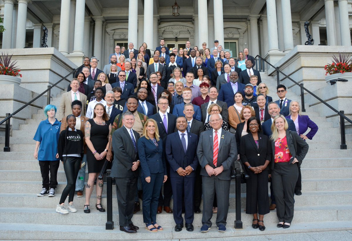 There are currently more than 20 million Americans who are in recovery from substance use disorder. At the @WhiteHouse, we convened business leaders, employees, youth, and educators to discuss the ways all Americans can work together to build a more recovery-ready nation.