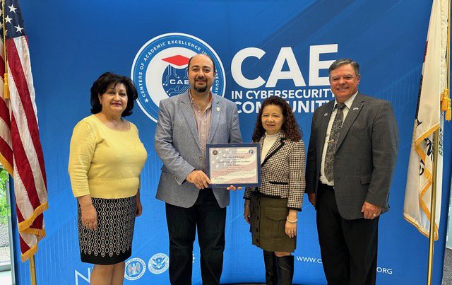 The University of Pittsburgh has been re-designated as a NSA/DHS National Center of Academic Excellence in Cyber Defense Education (CAE-CDE). Check out more about our cybersecurity programs and information below in the 🧵

BSIS Cybersecurity pathway: dins.pitt.edu/academics/mast…
[1/3]