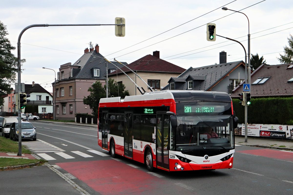 MiraOpavak's tweet photo. 🆕🚎 Nové trolejbusy Škoda 36Tr již vyrazily do ulic města Opavy na běžné linky.
📆 21.9.2023
@odis_oficialni @mestoopava #trolejbus #trolejbusy #Opava #Skoda #Skoda36Tr #36Tr #trolley #MDPO #MestskydopravnipodnikOpava #DPOpava #mhd #mhdopava #mestskadoprava #ODIS https://t.co/CdXCx81k3h