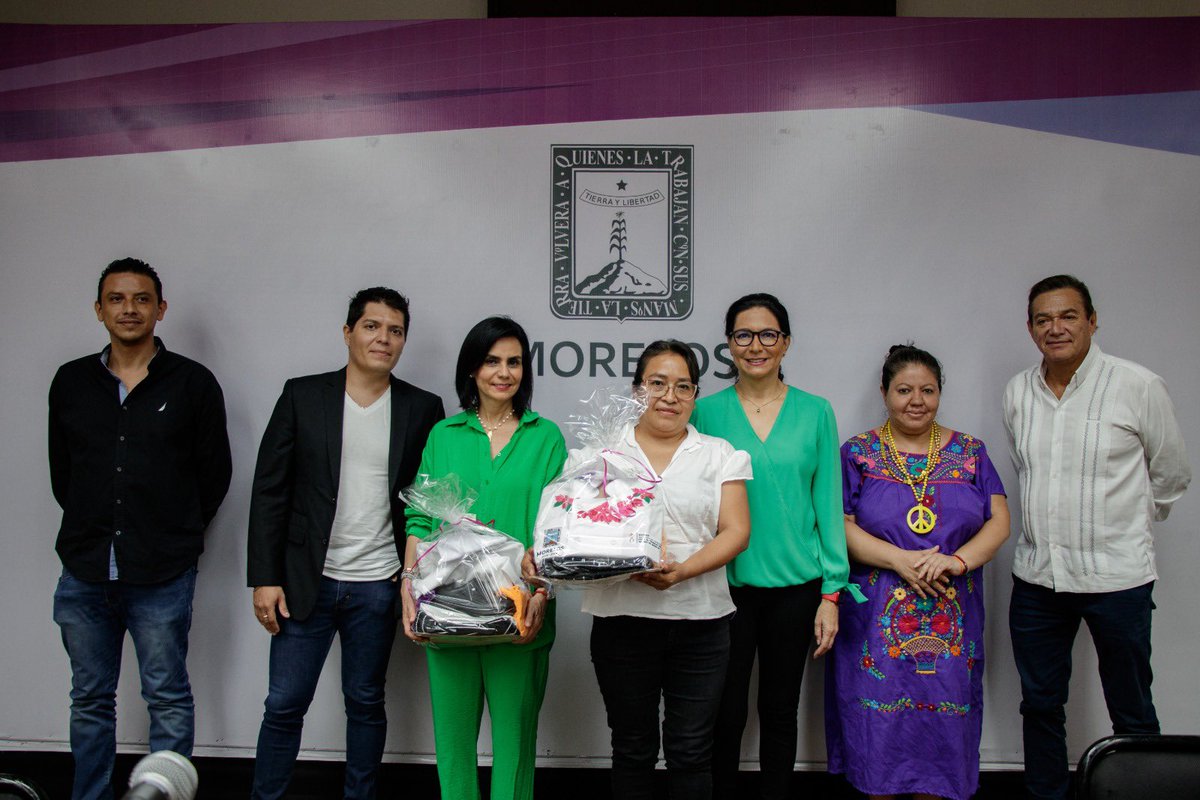 AnaCecilia_Rdz's tweet photo. Les deseo mucho éxito a los equipos que representarán al estado de Morelos en el Concurso Nacional Gastronómico del @ICATMOR_OFICIAL 🥘

Nuestro territorio está lleno de talento y ustedes son prueba de ello 🫶🏽

¡Felicidades! 🤍 https://t.co/ESaE0JLIC7