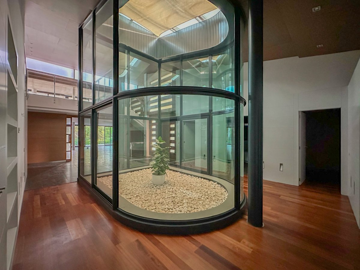 grupbadia's tweet photo. 📍 Urbanització La Miranda, Alpicat
💶 794.000 €
🏡 1067 m² construïts | 2140 m² de parcel·la 
🏗️ 2011
🛏️ 5 habitacions 🛁 4 banys
🌿 Jardí de 1000 m²
🏊Piscina Privada
📞 Contacta 973 79 15 72 https://t.co/TIu0zKsFz6