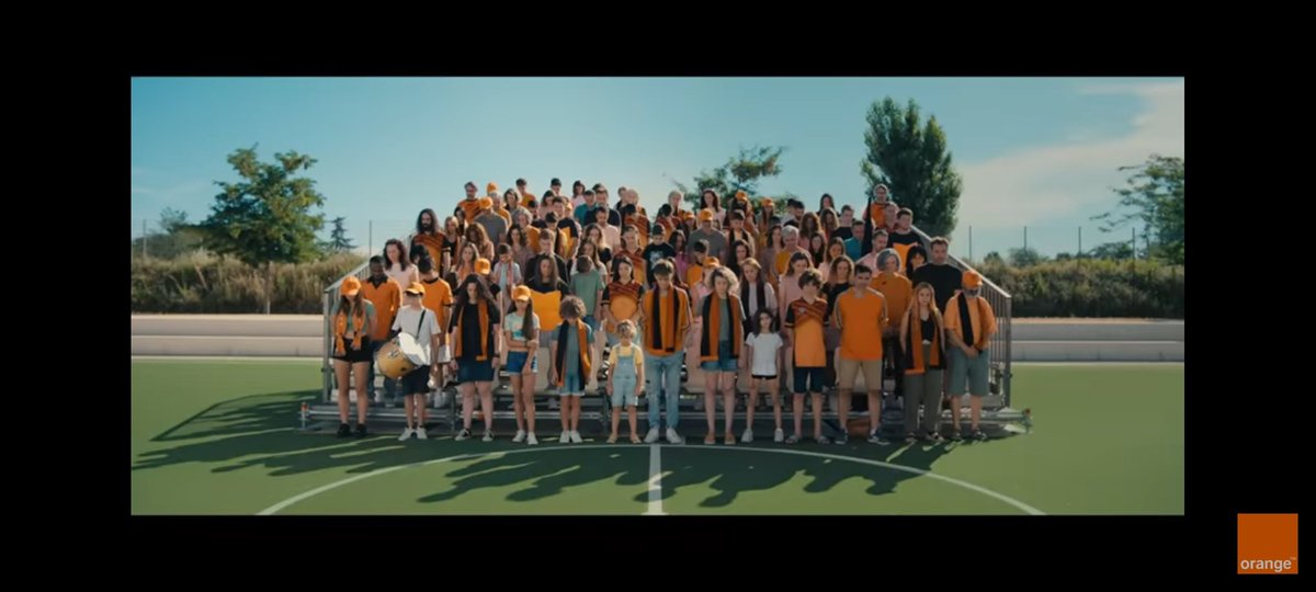 ¿Habéis visto el último anuncio de Love de <a href="/orange_es/">Orange España</a>? Se grabó en el colegio alemán. Últimamente graban muchos anuncios allí. ¿Os imagináis el mismo anuncio con el cantón de fondo detrás de toda esa gente en lugar de los árboles? Impensable, ¿no? Pues eso.