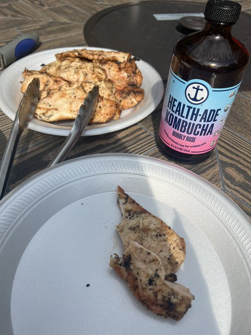 Pov - you ask your strongman husband to make you lunch https://t.co/r4wzqixb9Q