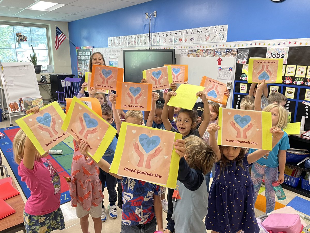 Celebrating #WorldGratitudeDay <a href="/LkwdLincoln/">Lincoln Elementary</a> we are grateful for our special school community💜💛