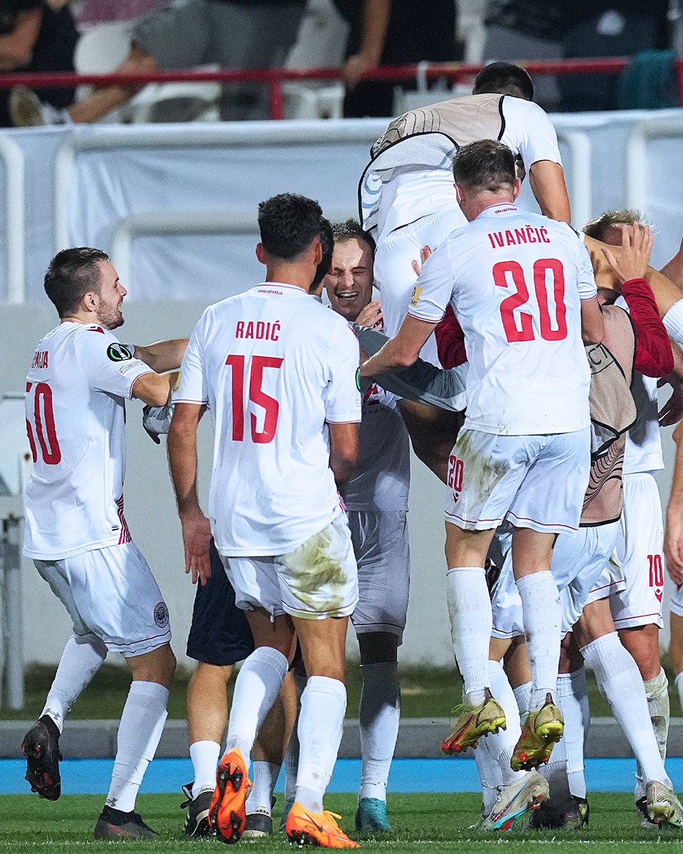 Conf_League's tweet photo. Absolute scenes! 🤯

Take a bow, Zrinjski 👏

#UECL https://t.co/oz6kkE1MY5