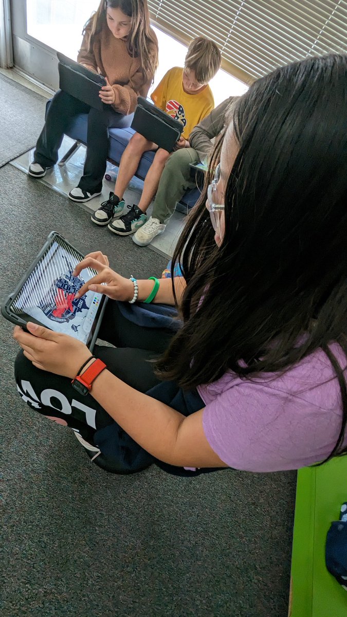 4th #mysteryhangout currently in progress! We know they are in the US and NOT landlocked....where, oh where could they be from? #bpsne #teamBPS #prideofLL #mysteryskype #ipaded