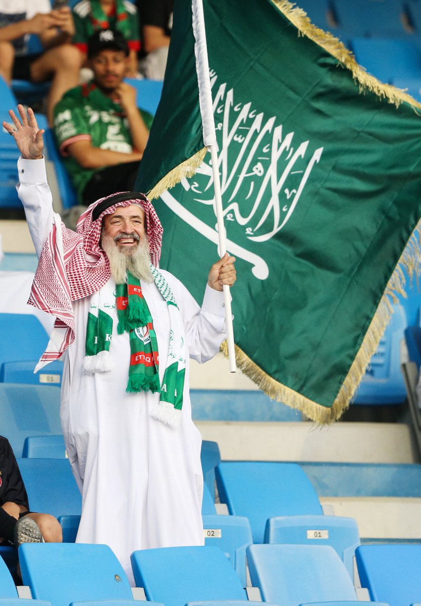 يا شـعار العز .. رفـرف ما تنحني لك راية 🇸🇦💚

#نحلم_ونحقق