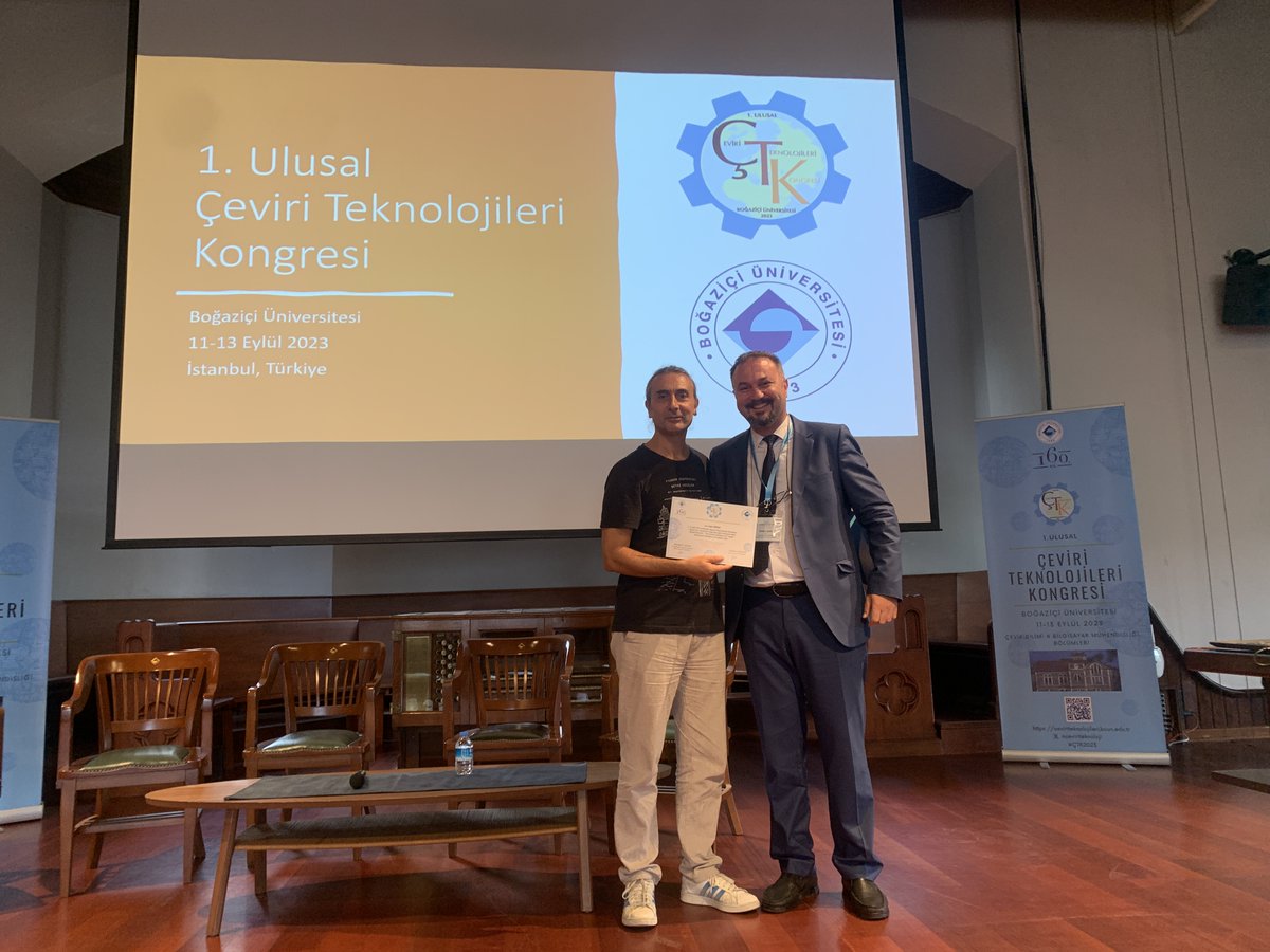 İlk çağrılı konuşmacımız Sabri Gürses "Gençlik Gelecektir – Peki Gelecek Teknolojizm mi?” başlıklı konuşmasında çevirmen-makine etkileşiminden çeviribilim kuramları ve teknoloji ilişkisine, gençlikten bağımsızlığa ve geleceğe birçok önemli konuya değindi. #ÇTK2023 <a href="/Ceviribilim/">Sabri Gürses</a>