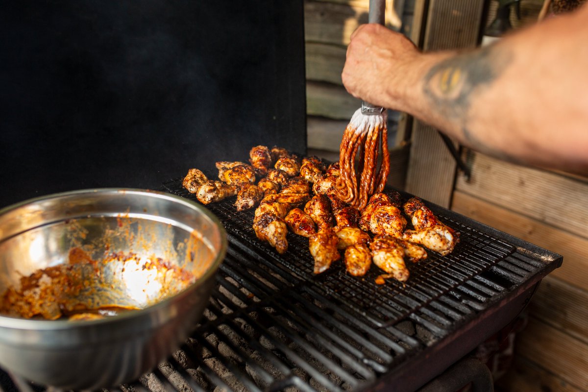 Hot Sauce Mop Sauce and Chicken Wings are a perfect combo! 
If you want to see why -  Check out my latest YouTube video! 

youtube.com/watch?v=9K2v6W…

#goochiesbbq #chickenwings #bbqmopsauce