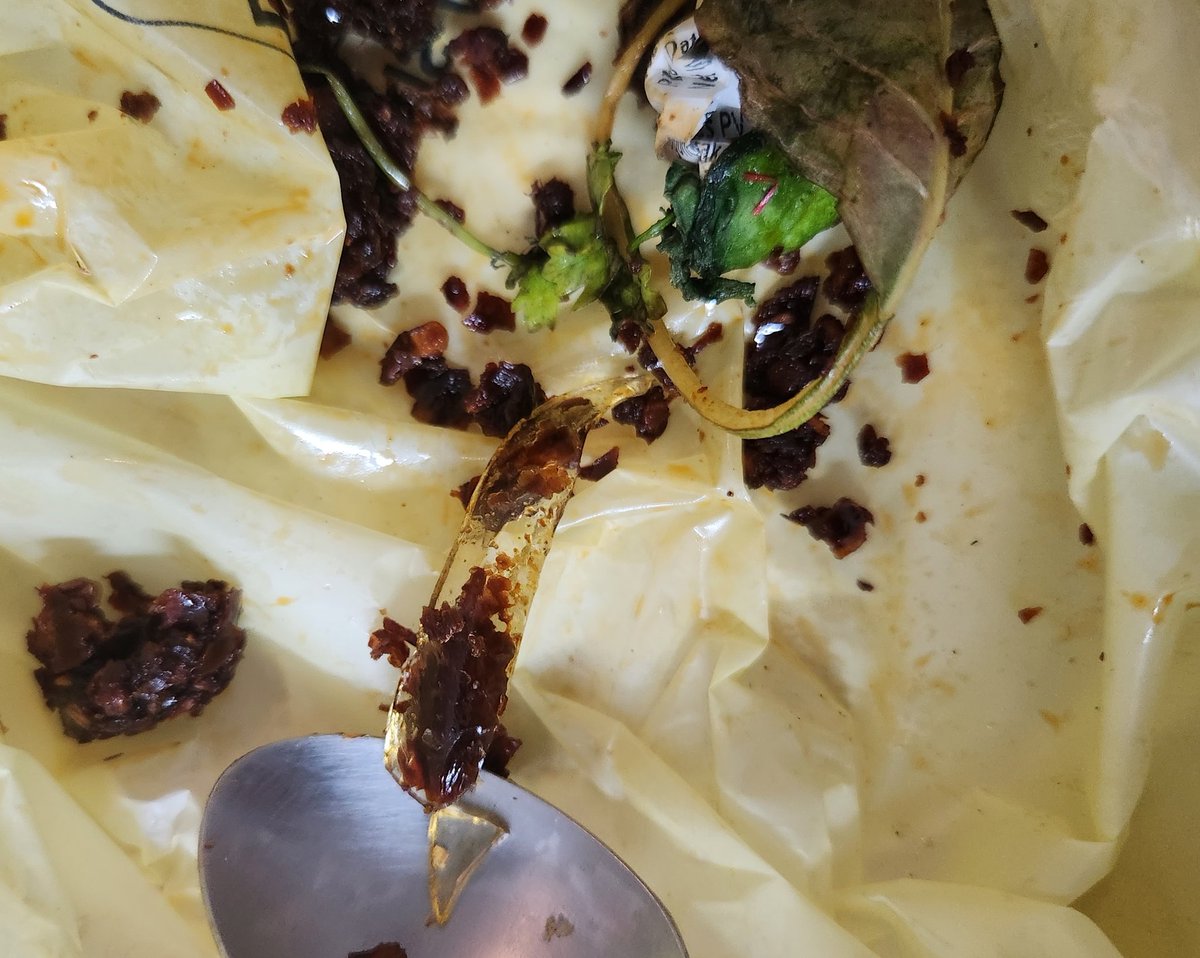 jomya88's tweet photo. This is how @Swiggy delivers grocery via Instamart. Glass pieces to garnish your groceries. It's not about the refund but the way this is considered okay. Where is the ethics and attention to food safety and contamination protocols.

Order Id: 154287846841632 https://t.co/COhygRuDEp