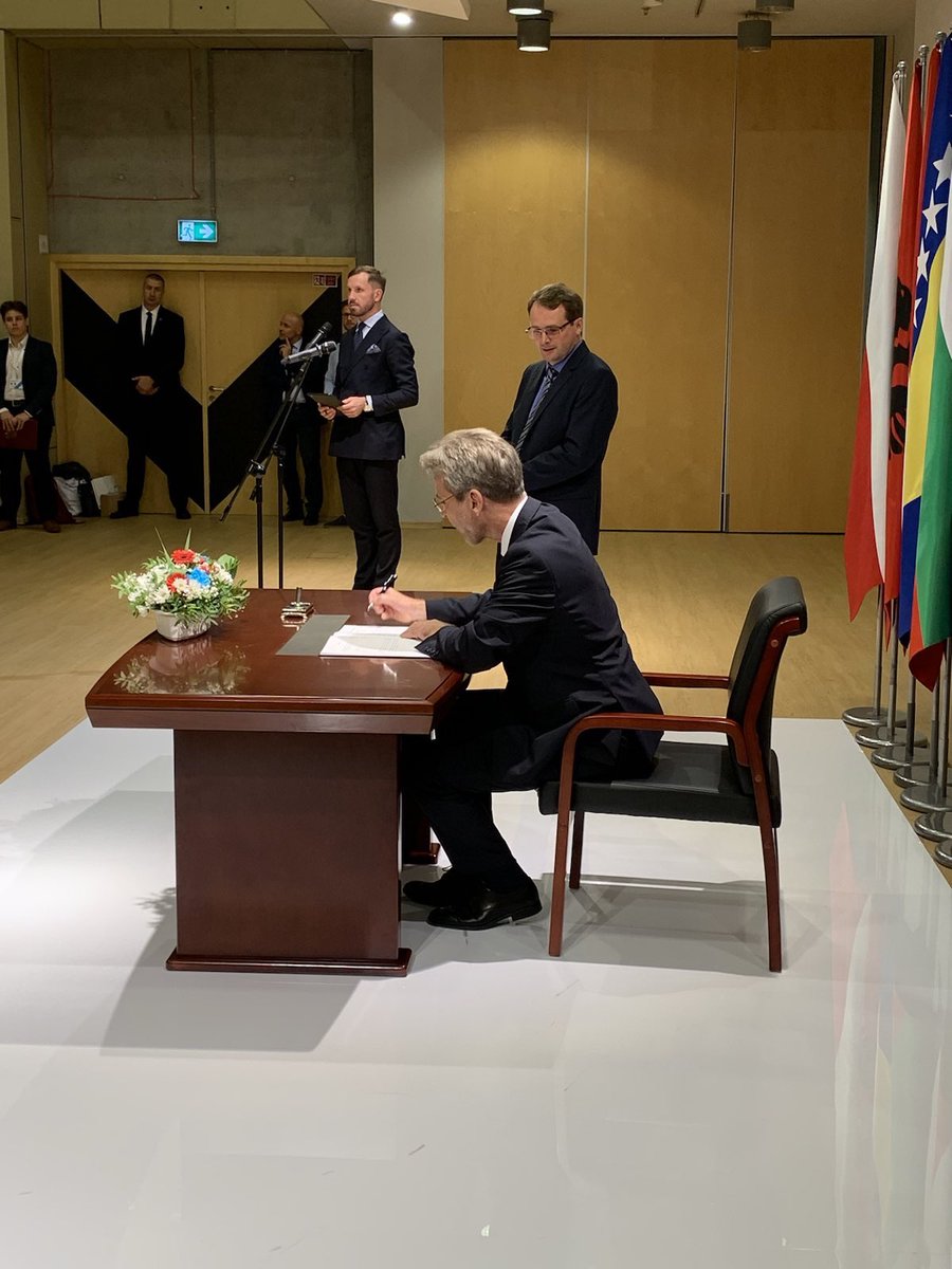AmbAustrii's tweet photo. Honored to sign on behalf of Austria 🇦🇹 #CEEPUS Programme of academic cooperation among 16 countries of Central &amp; South East Europe. 
Founded in 1993 it offers some 6000 scholarship months every year! 
#BarbaraWeitgruber 
@CzarnekP 
@OeAD_worldwide 
@acfwarsaw 
@MEIN_GOV_PL https://t.co/Rr83rSyFvn